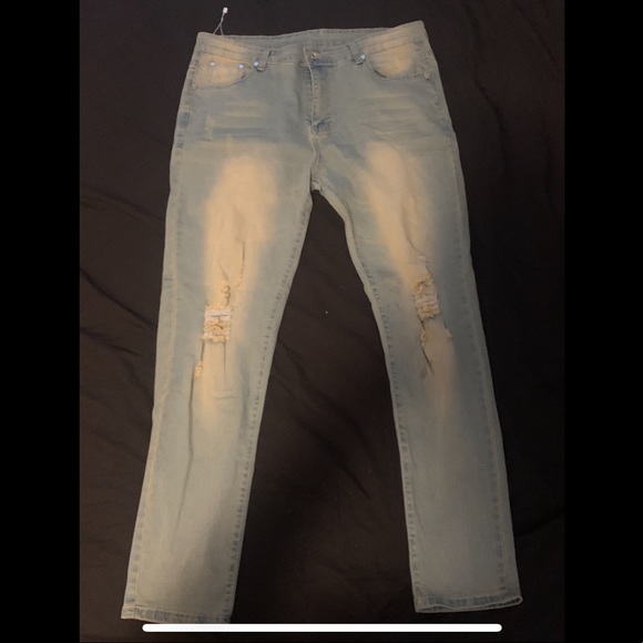 Distressed Men Blue Jeans - Picture 1 of 3